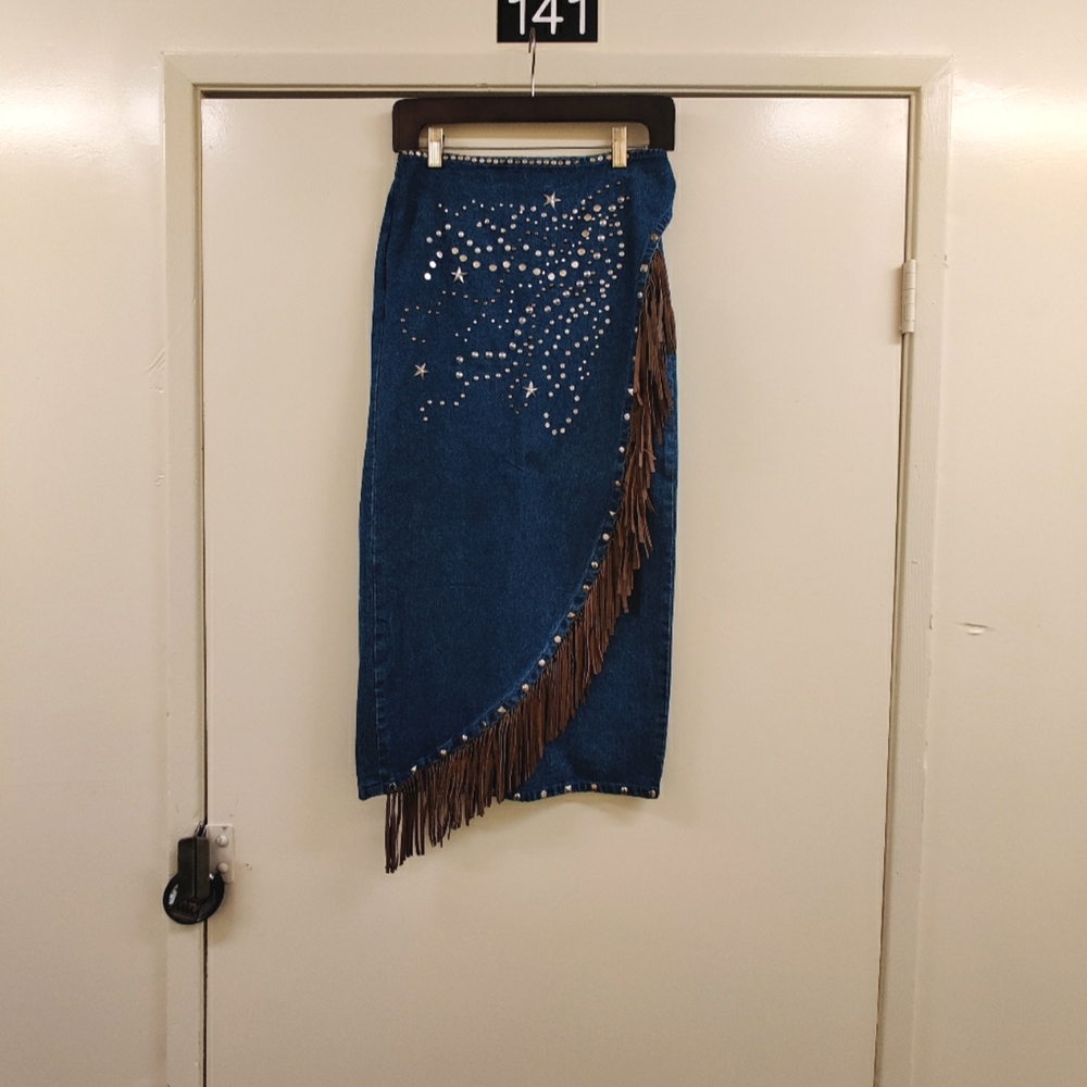 Caché jean studded skirt
